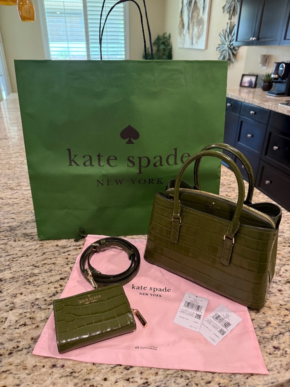New with Tags Kate Spade Green Thompson Street Croc Embossed Purse & Wallet Set